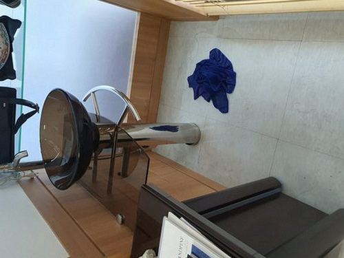 분당구 하수구막힘 배관 점검 도구와 배수구 내부를 확인하는 장면
